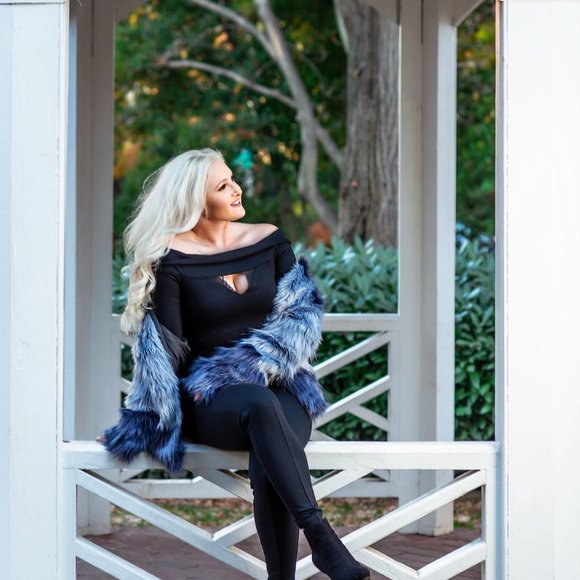 Meet your Posher, Peyton - Picture 1 of 8